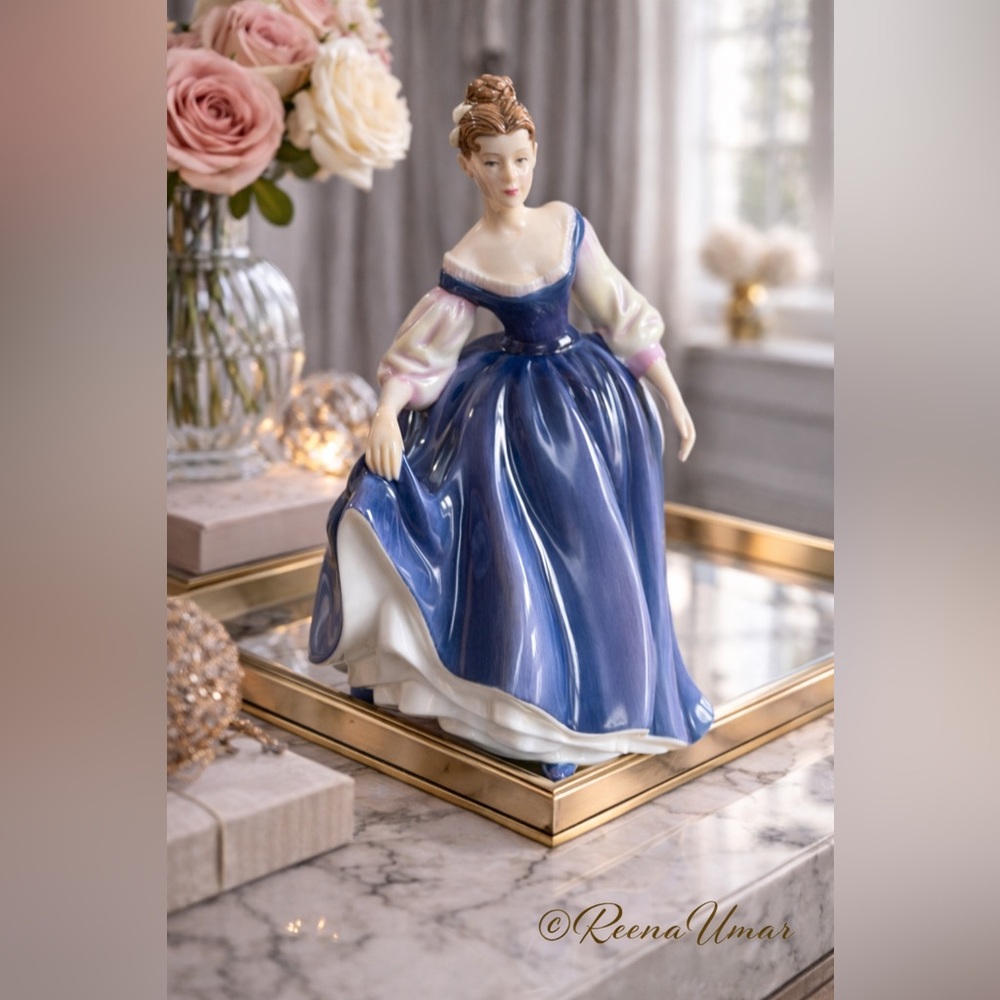 Royal Doulton “Alyssa” HN 4833 – Pretty Ladies Figurine (2005)